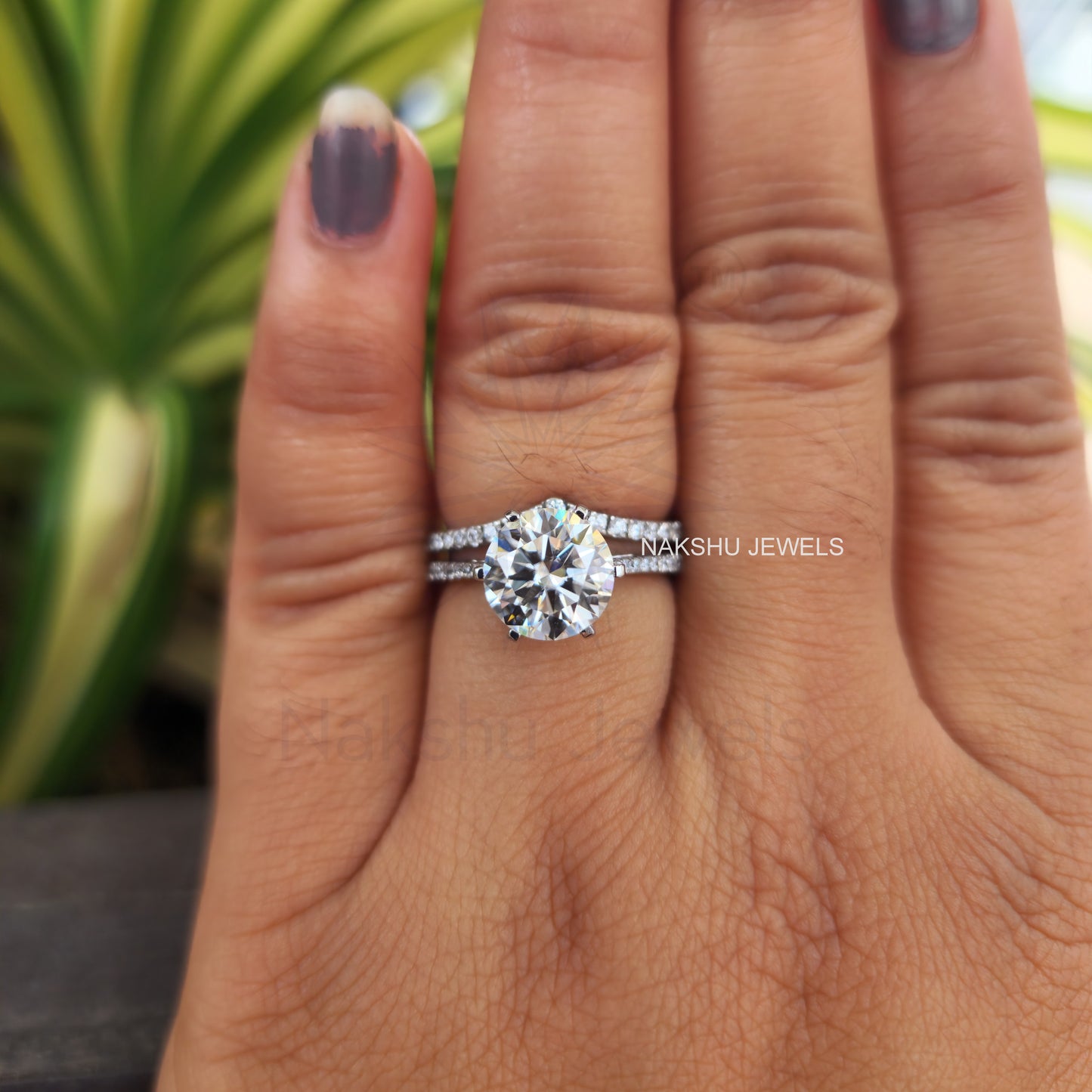Round Moissanite Pave Engagement Ring Set With Curve-V Shape Band
