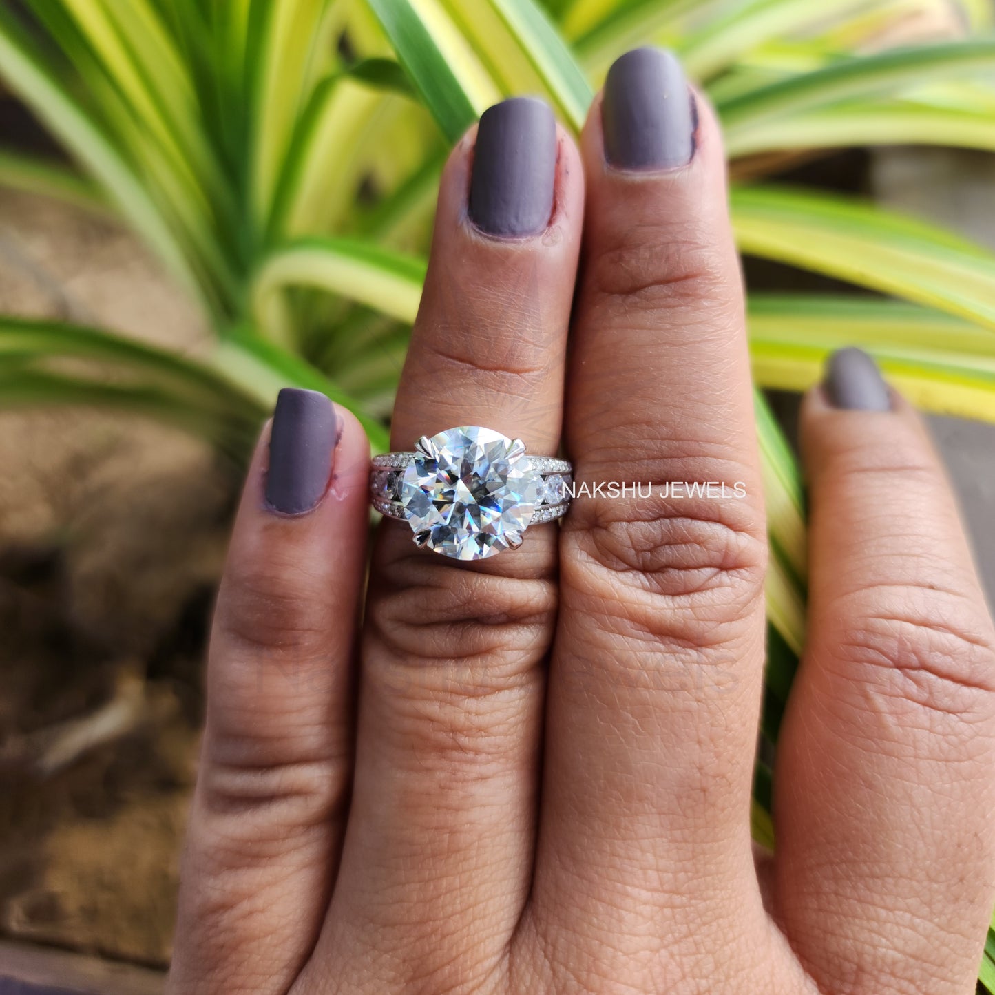 Brilliant Round Cut Moissanite Engagement Ring - Bridal Ring