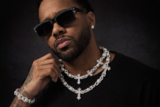 Role of Hip-Hop Jewelry in Modern Music Videos: A Powerful Style Revolution (Iconic Influences)