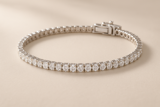 What is a tennis bracelet