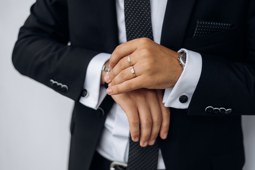 Should You Wear Jewelry to an Interview
