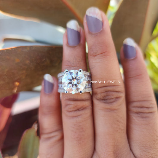 Round Cut Moissanite Bridal Engagement Ring