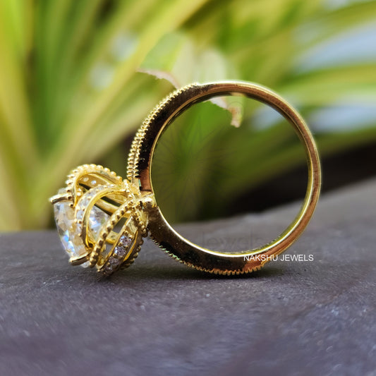 Vintage Round Cut Moissanite Bridal Engagement Ring