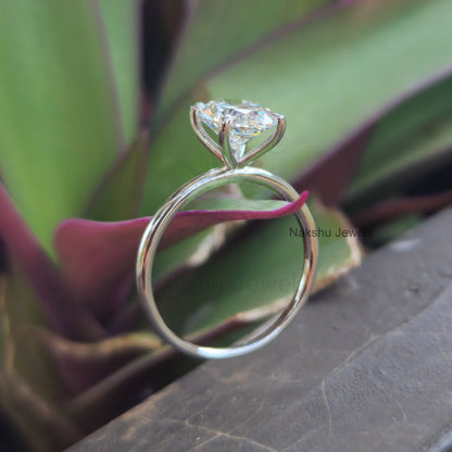 Solitaire Muse Oval Moissanite Engagement Ring for Women