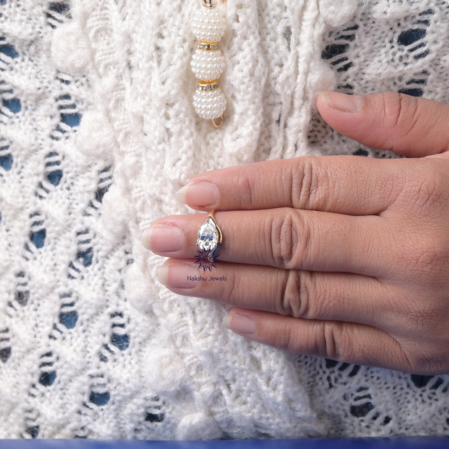 Oval Cut Curved Solitaire Moissanite Engagement Ring