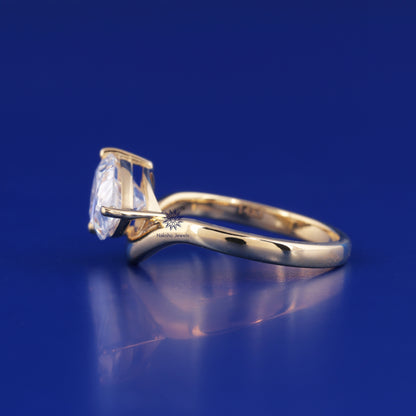 Oval Cut Curved Solitaire Moissanite Engagement Ring