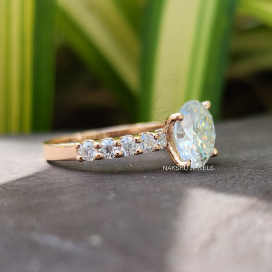 Round Cut Moissanite Engagement Ring